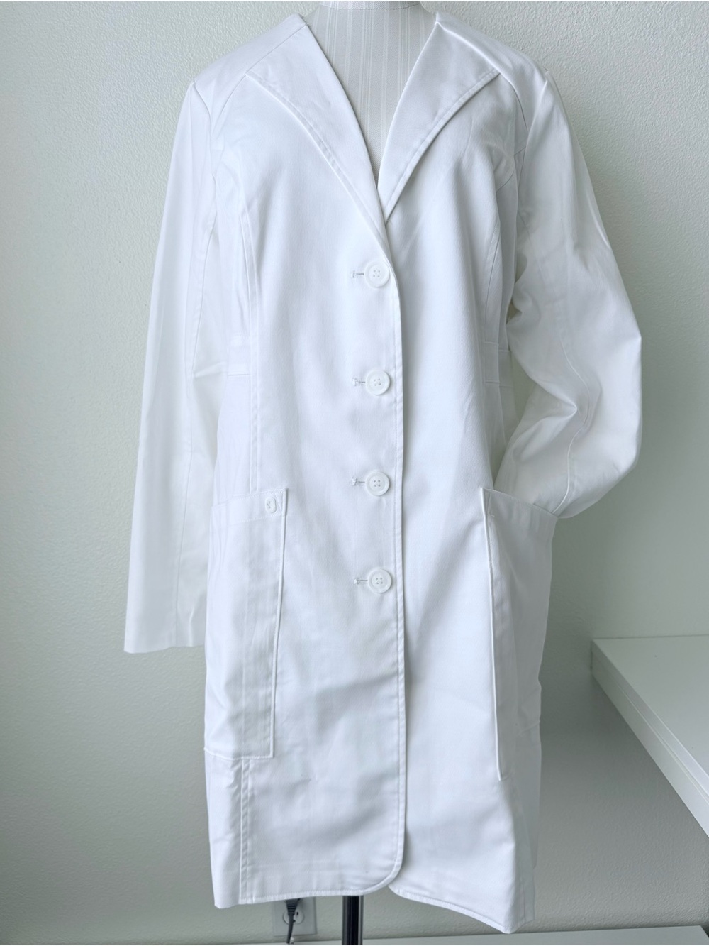 NWT FIGS Aurora Premium Lab Coat White Women’s Size Medium LW8008
